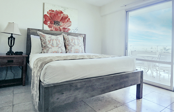 Comfy Queen Bed - Private Balcony