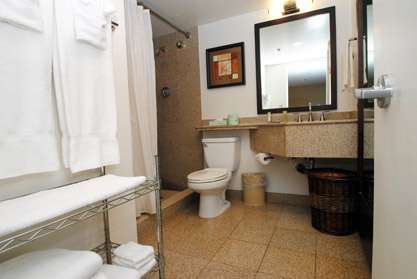 Large bathroom w/shower                           
