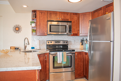 Beautiful New Kitchen / Breakfast Bar