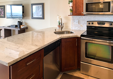 Wide Granite Counter Kitchen w/Dishwasher