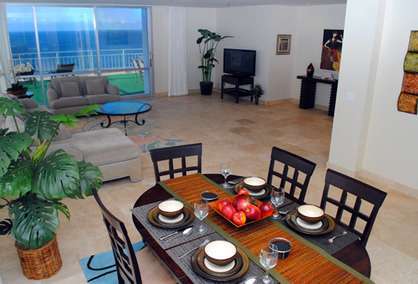 Awesome Entertaining Dining & Living Area         