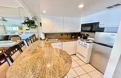 Full Granite Kitchen and Breakfast Bar            