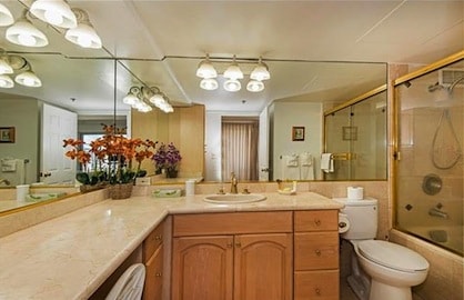 Master Bathroom with Shower/tub Combo             