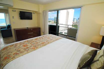 Master Bedroom w/TV