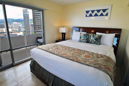 King Bed in Master w/lanai