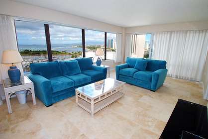 Spacious Modern Living Room                       