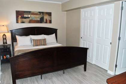 Large Master w/King Bed                           