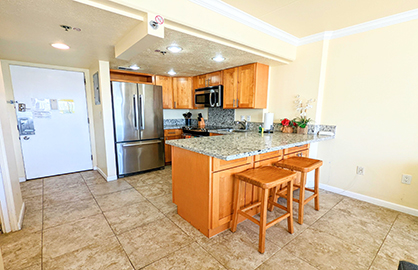 Breakfast Bar and Stools                          