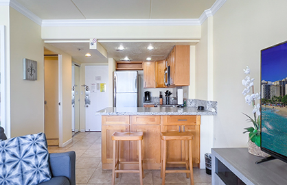 Breakfast Bar and Stools