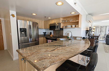 Kitchen with Breakfast Bar