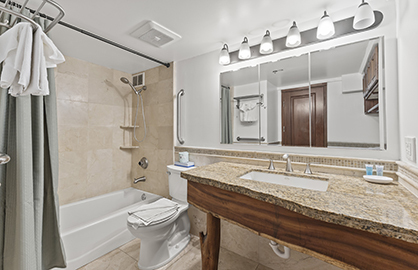 Tub/Shower in Master Bath