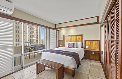 Master Bedroom w/ Lanai