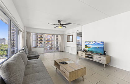 Huge Living Area w/Ceiling Fans                   