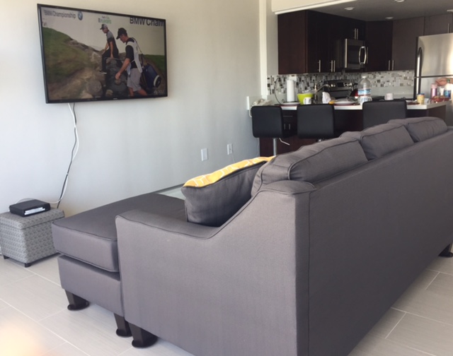 Spaciuos Living Area with 55“ TV            