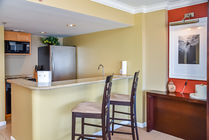 Modern Kitchen and Breakfast Bar                  