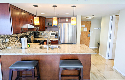 Custom Granite Kitchen w/ Breakfast Bar           