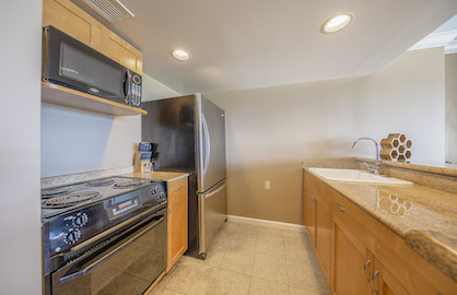 Granite Kitchen / Breakfast Bar