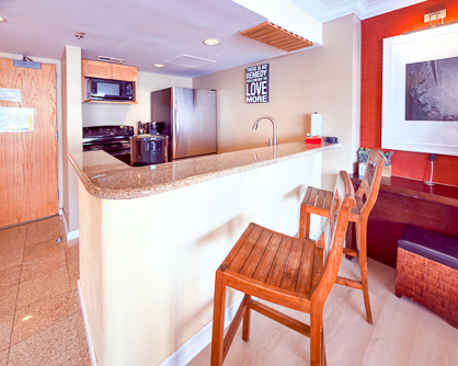 Full Kitchen with Breakfast Bar Seating