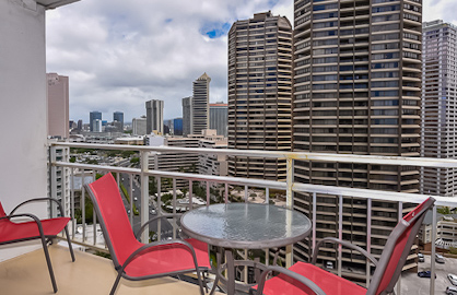 Large 120sf Lanai