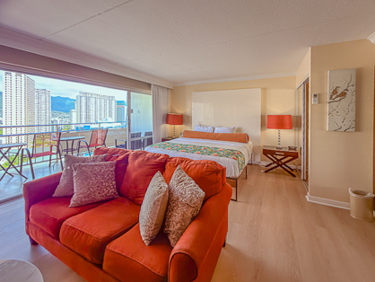 Bright Studio with King Bed and Lanai Access