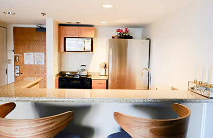 Kitchen & Breakfast Bar                           