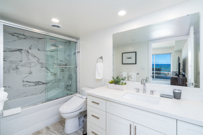 Master Bathroom with Tub/Shower