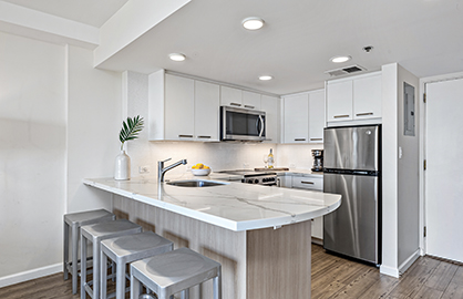 Modern Kitchen w/ New Appliances