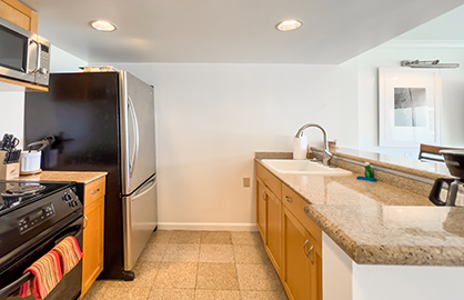 Granite Kitchen / Breakfast Bar