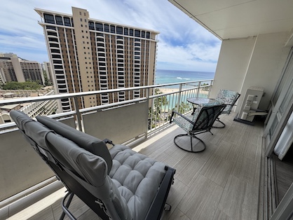 Large Lanai                                       