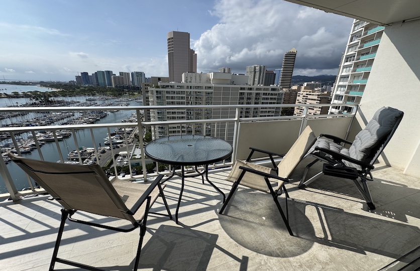 Large Private Lanai                               