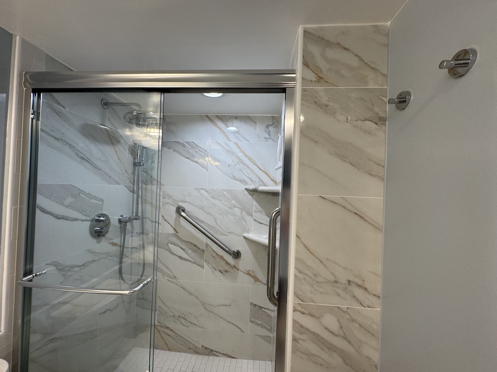 walk in shower w/ glass door