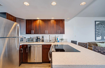 Kitchen and Breakfast Bar