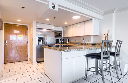 Full Kitchen with Breakfast Bar