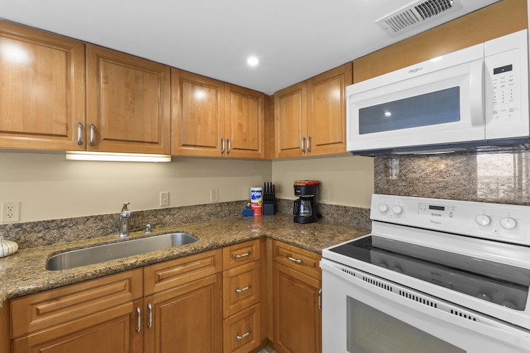 Modern Full Kitchen