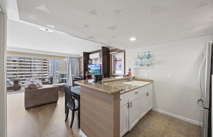 Granite Kitchen with Breakfast Bar