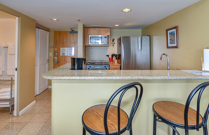 Granite Kitchen / Breakfast Bar                   