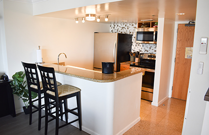 Granite Kitchen w/ Breakfast Bar                  