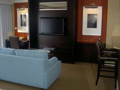Flat Screen TV & Free Internet                    